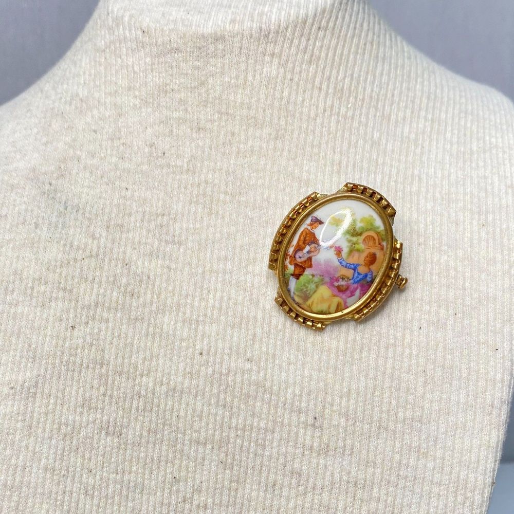 💎Limoges Scenic Brooch Hand Painted Porcelain Cameo In Gold Tone Frame Serenate